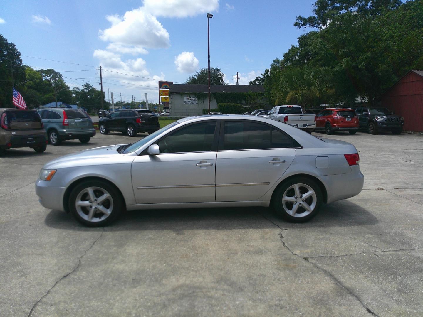 2008 SILVER HYUNDAI SONATA LIMITED; SE (5NPEU46C68H) , located at 390 Hansen Avenue, Orange Park, FL, 32065, (904) 276-7933, 30.130497, -81.787529 - Photo#1